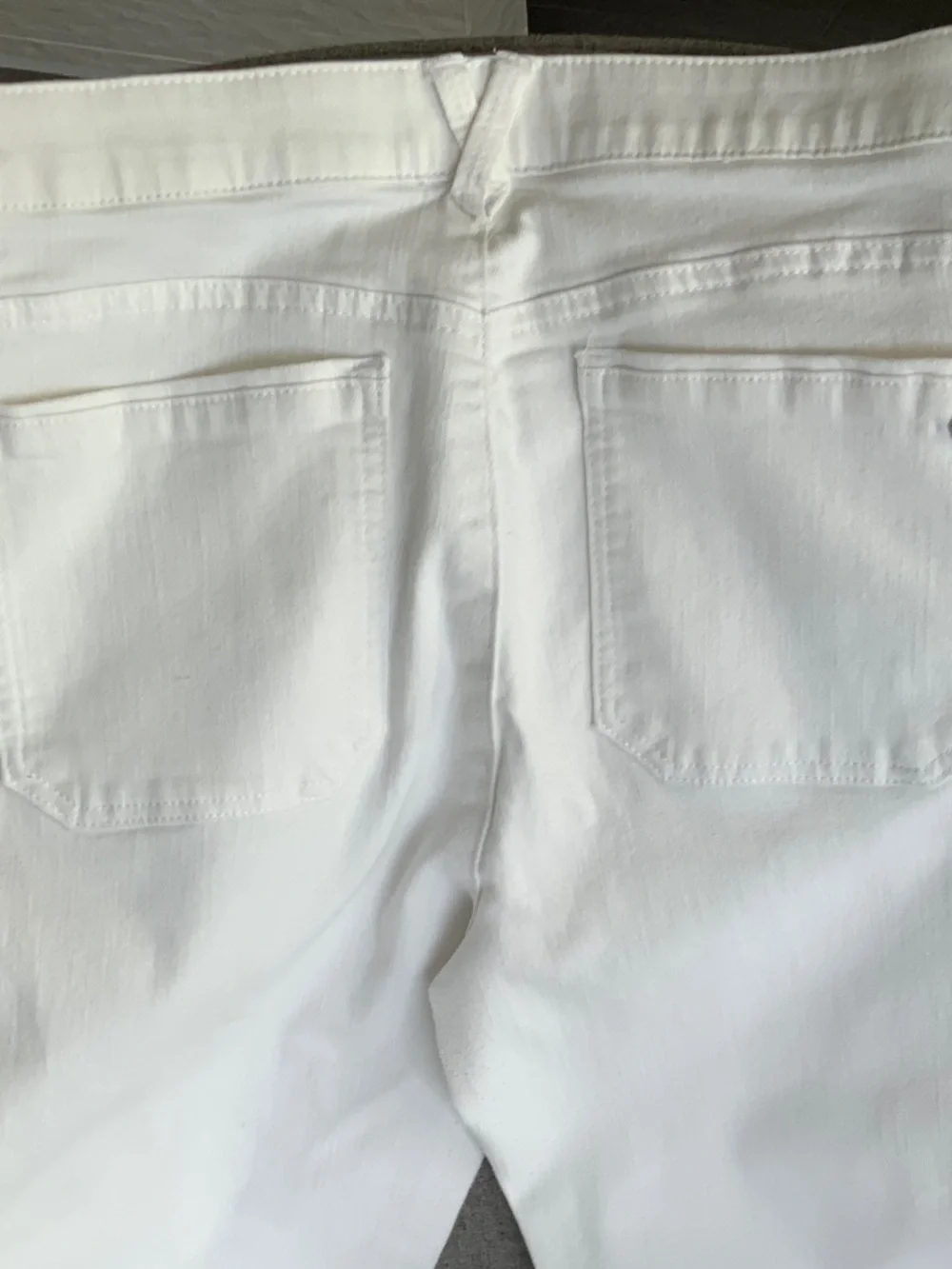 Democracy White Raw-Hem Cropped Ankle Jeans - Picture 4 of 4